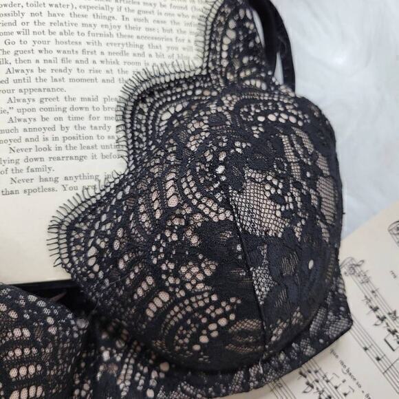Victoria's Secret Women's Bra Lined Demi Lace Full Coverage Black Beige Size 32D - Picture 2 of 5
